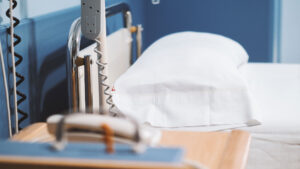 Cama para la recuperación de los pacientes ingresados por accidente de tráfico